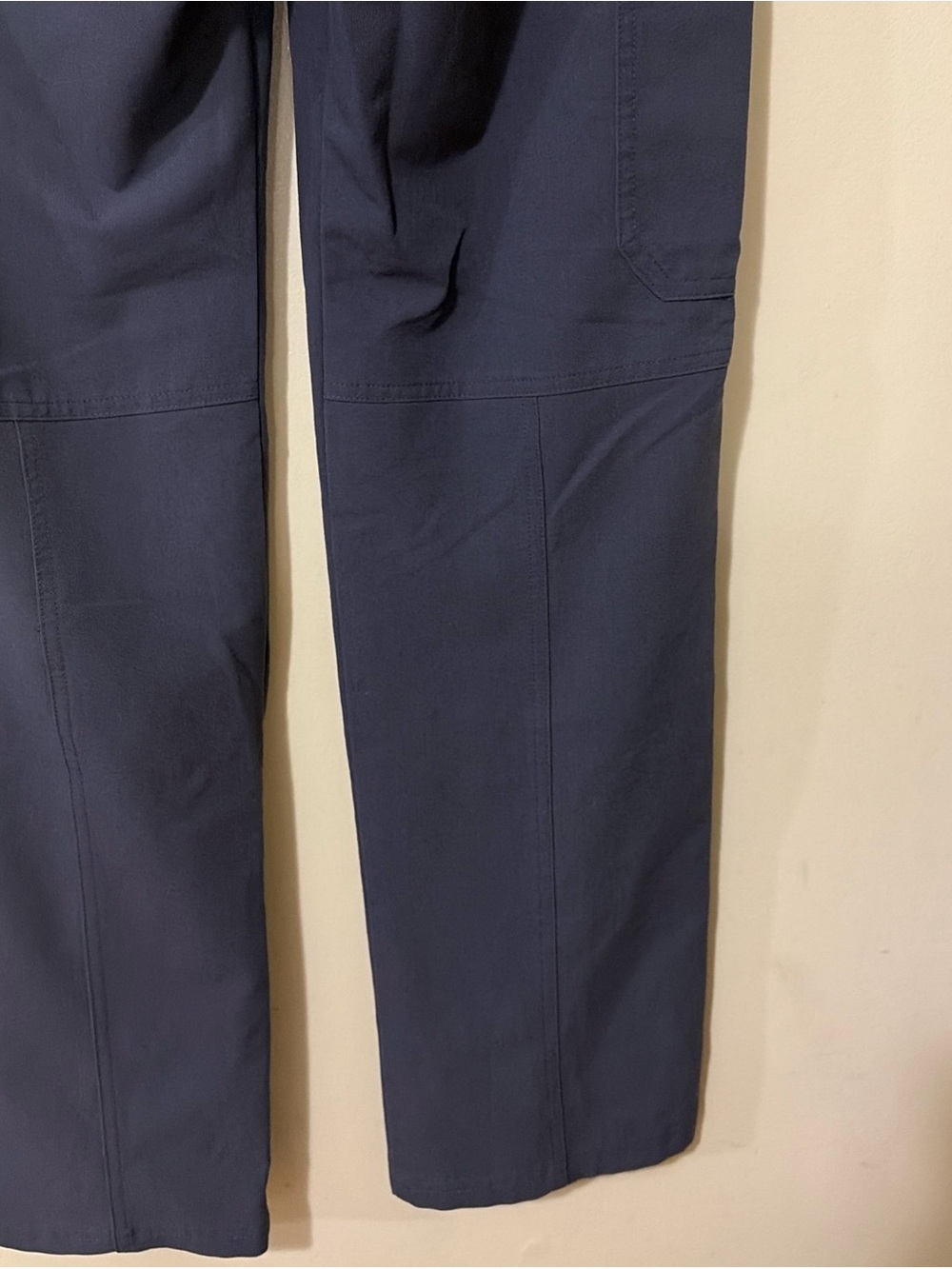 Figs Kade straight leg cargo scrub pants gray with Pink Drawstring - Picture 7 of 9